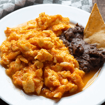 Huevo en Salsa Roja