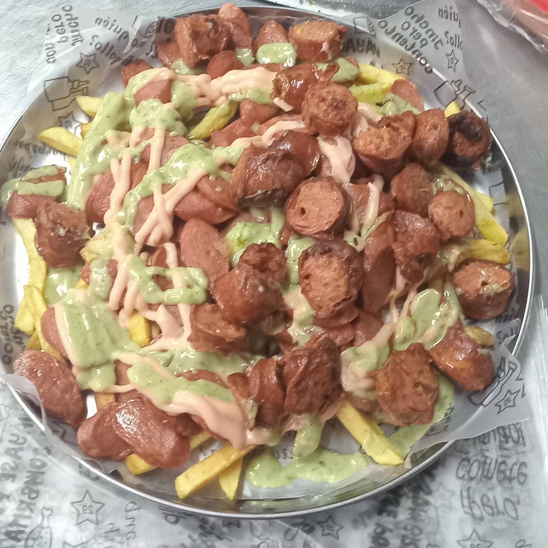 Salchi Mediana con Queso 1 o 2 Personas