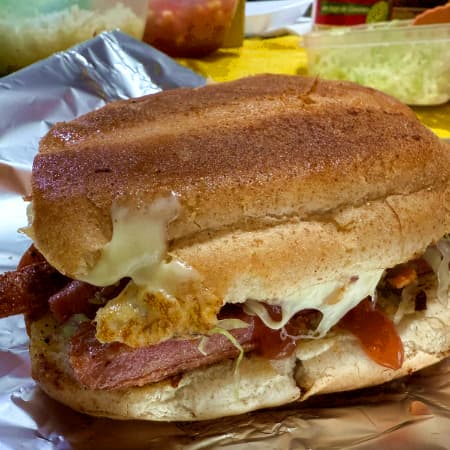 Torta de salchicha fuera de lugar