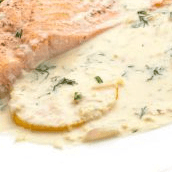 Salmón en Salsa Blanca