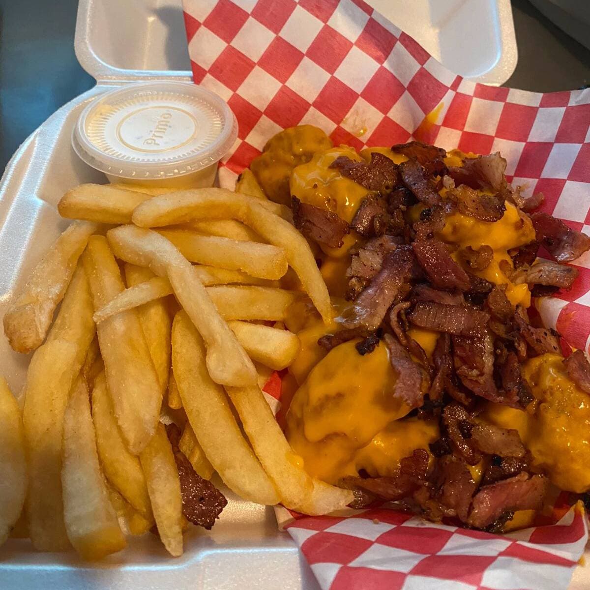 Boneless Queso Tocino con Papas Fritas 10-11 Und