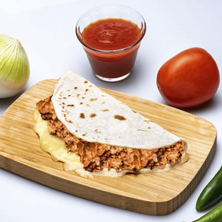 Quesadilla de Harina Papas con Chorizo