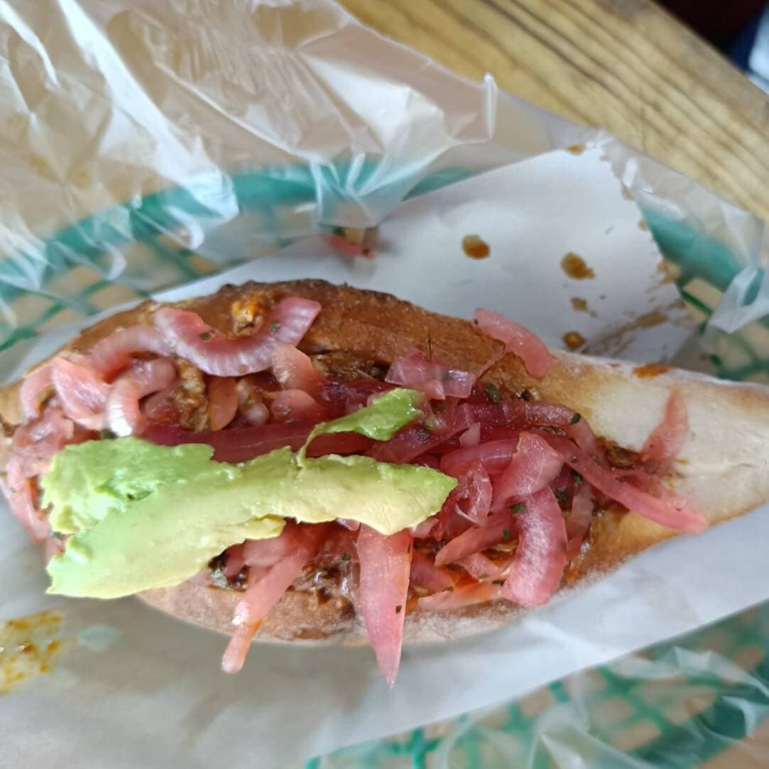 Bolillo con Cochinita