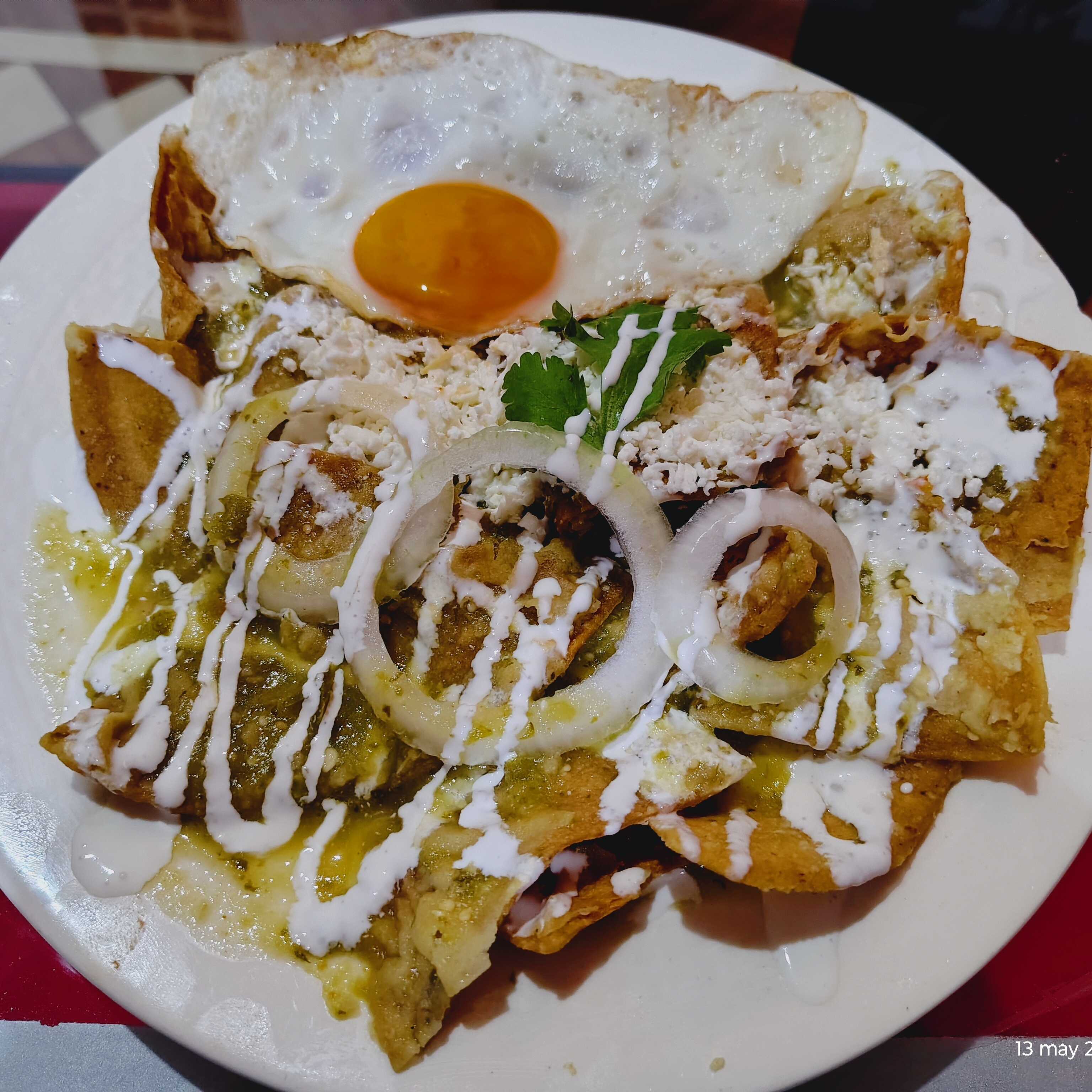 Chilaquiles Chicos Verdes con Huevo