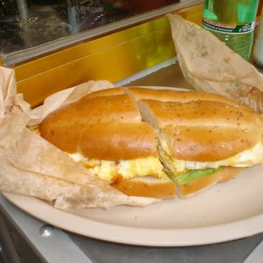 Salchicha con huevo