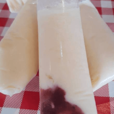Bolis de Queso con Zarzamora