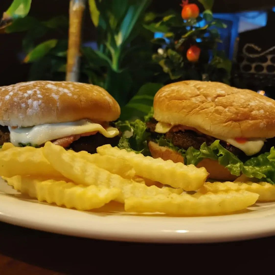 Hamburguesa Orion especial + papas a la francesa
