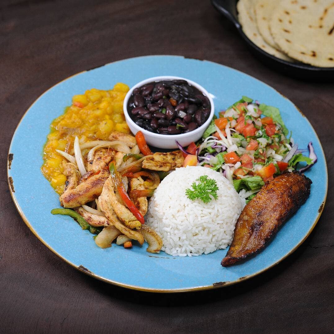 Casado con Fajitas de Pollo.