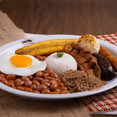 Típico Bandeja Paisa