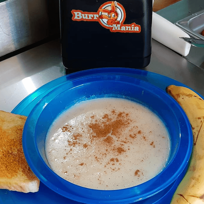 Avena con Plátano y Pan con Mantequilla