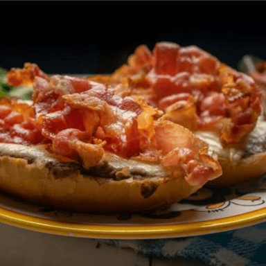 Molletes con Tocino 2 Piezas