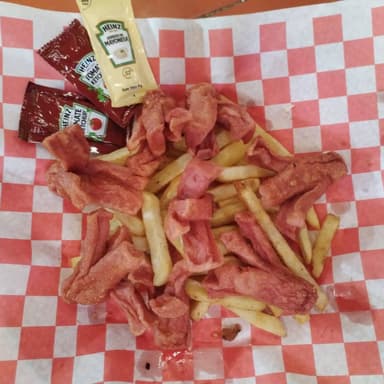 Salchipulpo con Papas a la Francesa