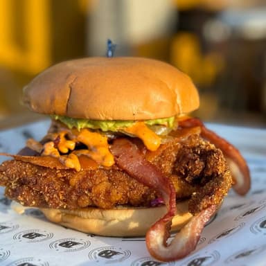 Gallo Burger (Papas Gratis!)
