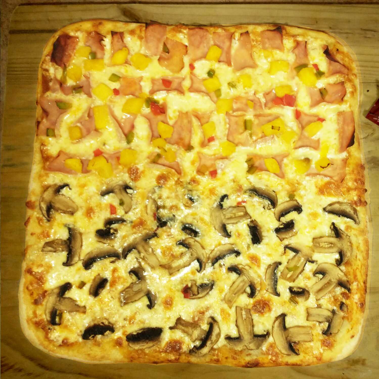 Pizza Hawaiana y Champiñones Chica CB