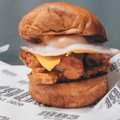Bro Burger + Papas + Bebida.