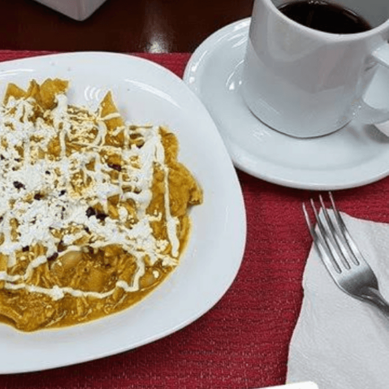 Chilaquiles con Huevo con Jamón Verdes