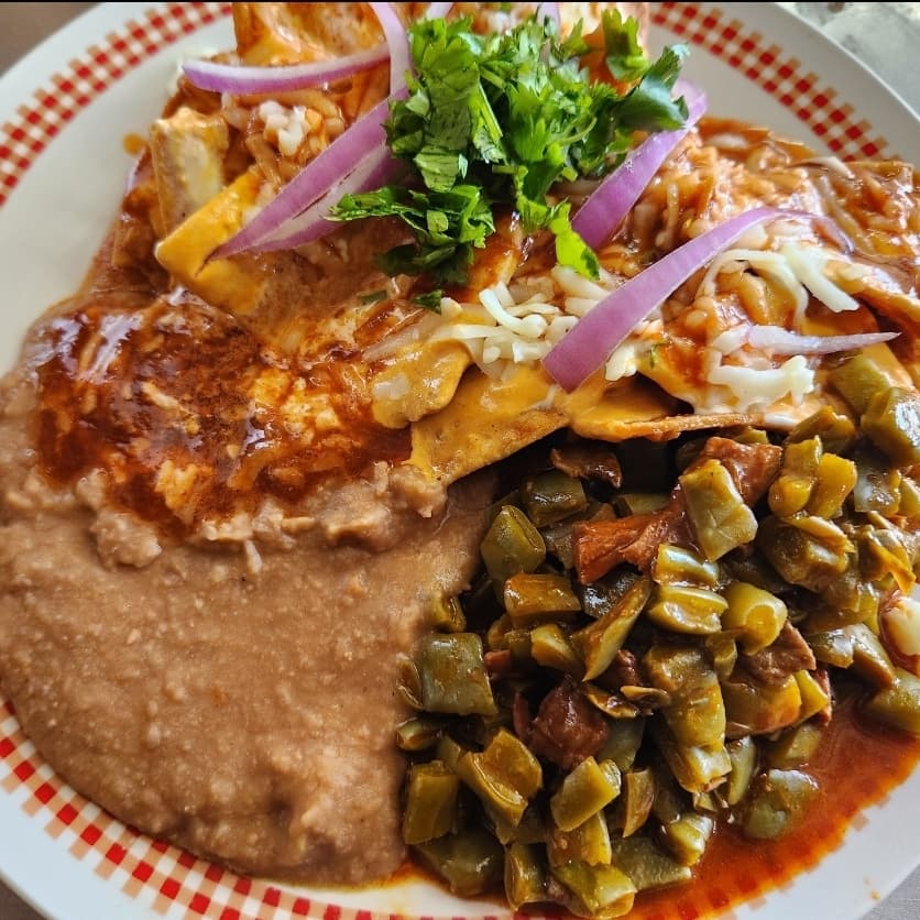 Chilaquiles con Nopal con Carne de Res