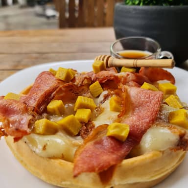 Waffle Ate y Tocino