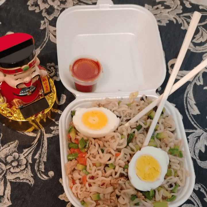 ramen de carne con huevo