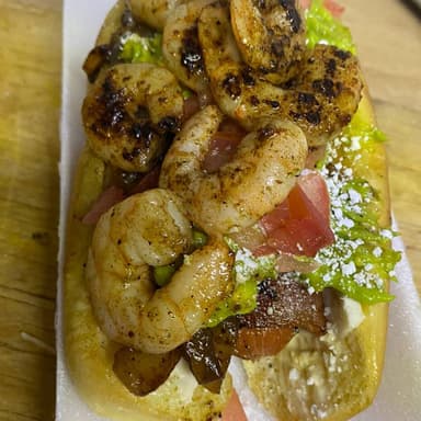 Hot Dog Con Camarones Salteados