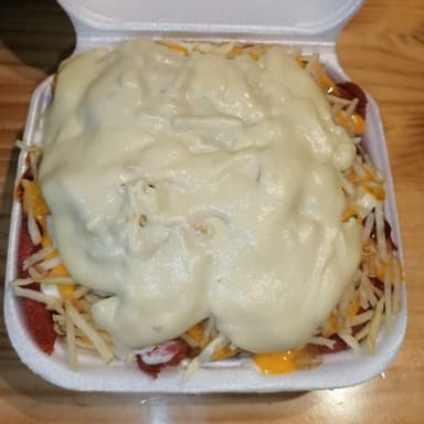 Salchipapa Gratinada.