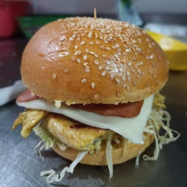 Hamburguesa de Pollo + Papas a la Fancesa