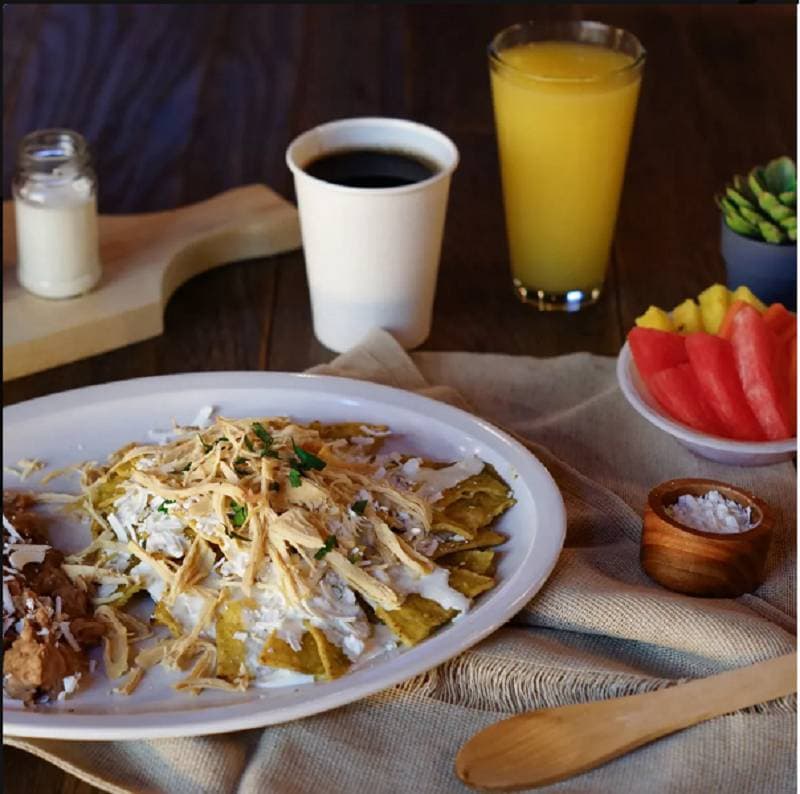Chilaquiles de Bistec + bebida