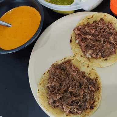 4 Tacos de Barbacoa de Harina + Agua Fresca