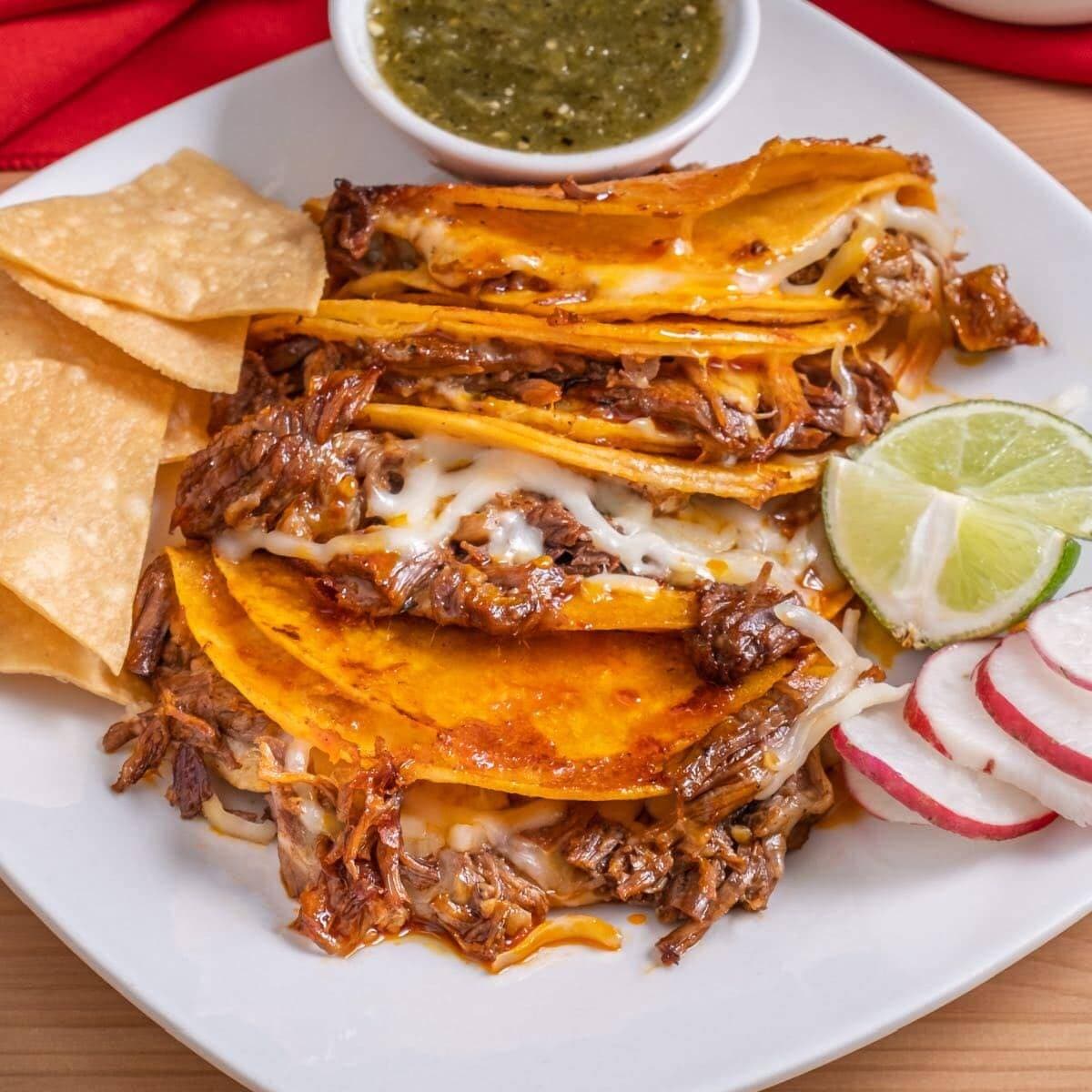 Tacos de Birria con Queso