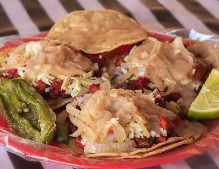 Tacos de adobada 10 de mayo