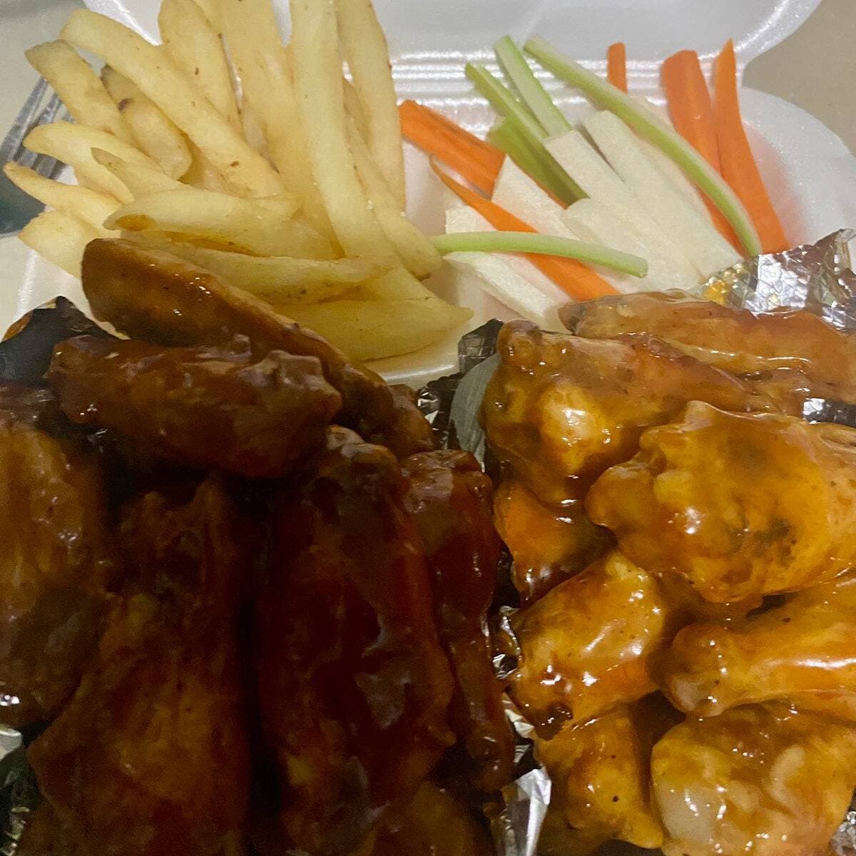 Orden de 18 Alitas + Papas