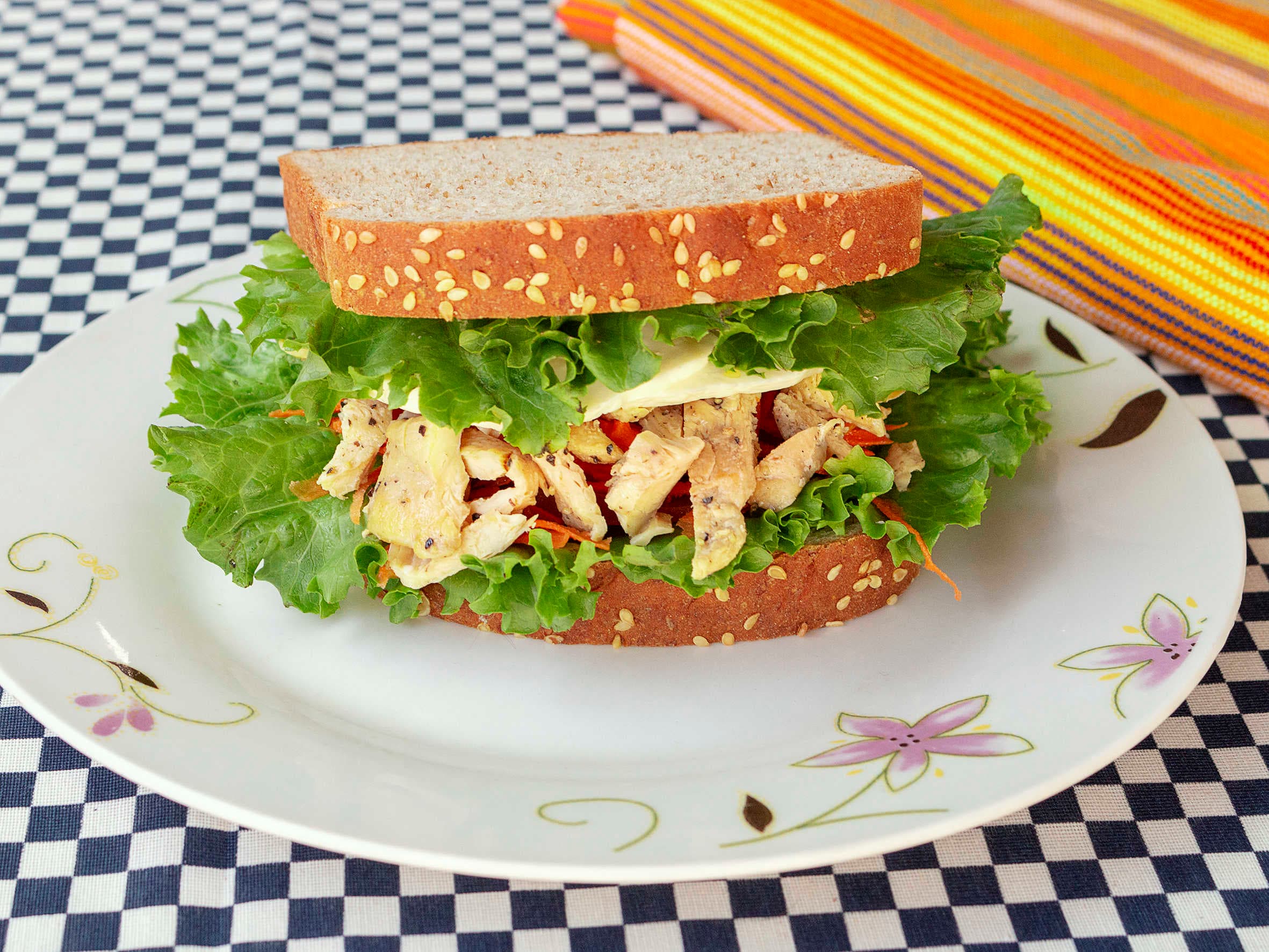 Combo Sandwich pollo a la plancha + panela + Jugo