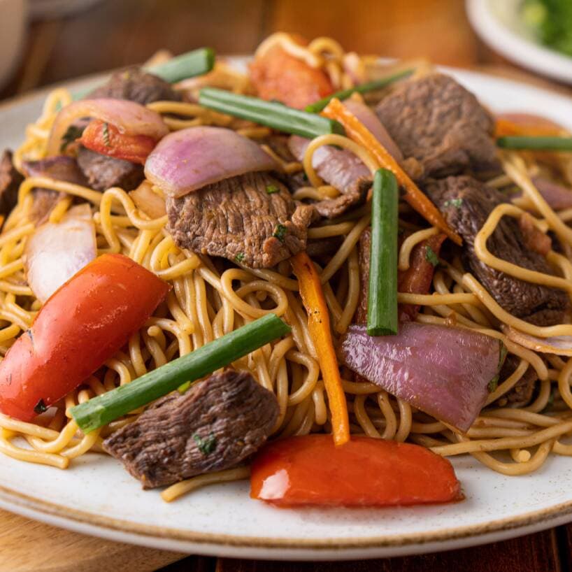Tallarín Saltado de Carne+ Chicha Morada
