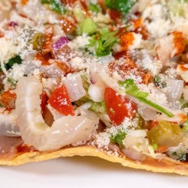 Tostada MEGA raspada de Cuero