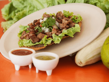 Panucho Clásico De Asado Con Longaniza