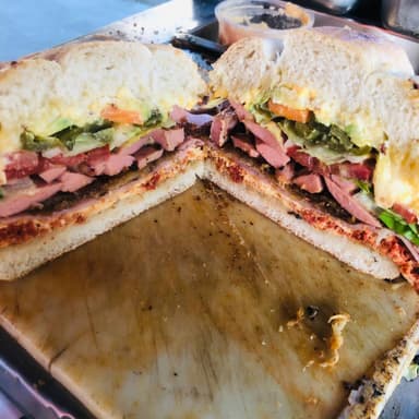 Cubana + Agua del Día