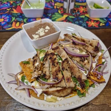 Chilaquiles con Arrachera