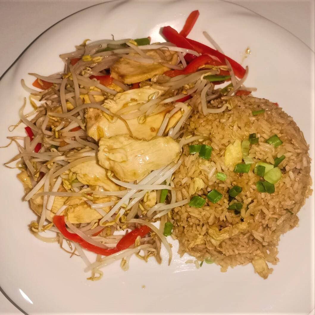 Pollo con Frijolito Chino más Chaufa