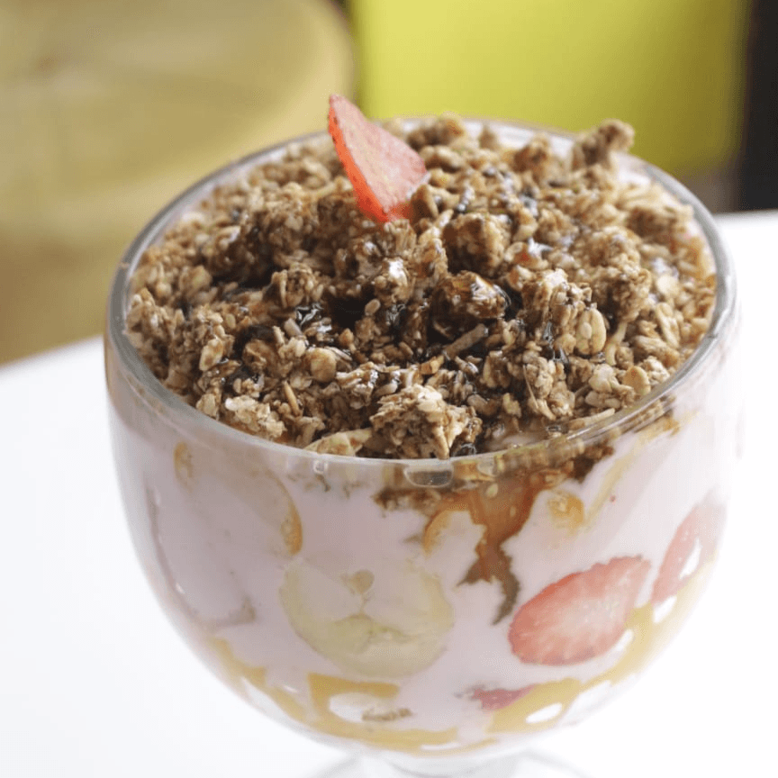 Ensalada de frutas con granola de 1lt