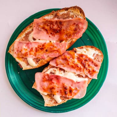 Molletes Especiales con Jamón