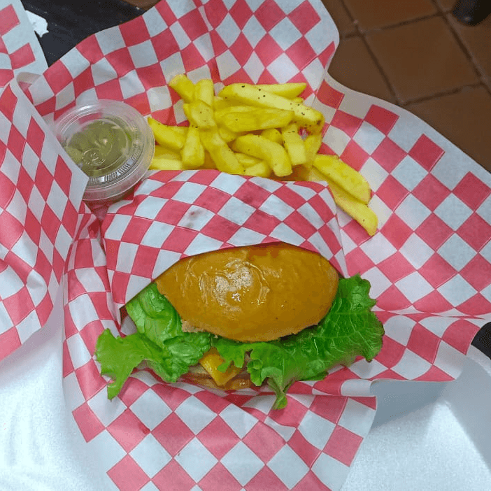 Combo Hamburguesa Hawaiana BBQ + Porción de Papas