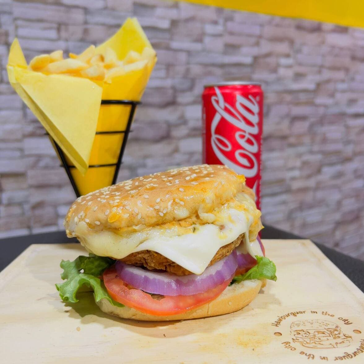 Chicken Burger BC + Papas + Bebida