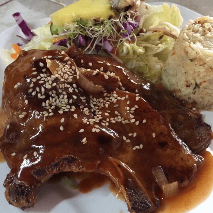 CHILE RELLENO DE PICADILLO CON SALSA ROJA