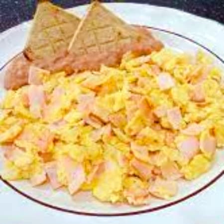 HUEVOS REVUELTOS REVUELTOS CON JAMÓN O TOCINO