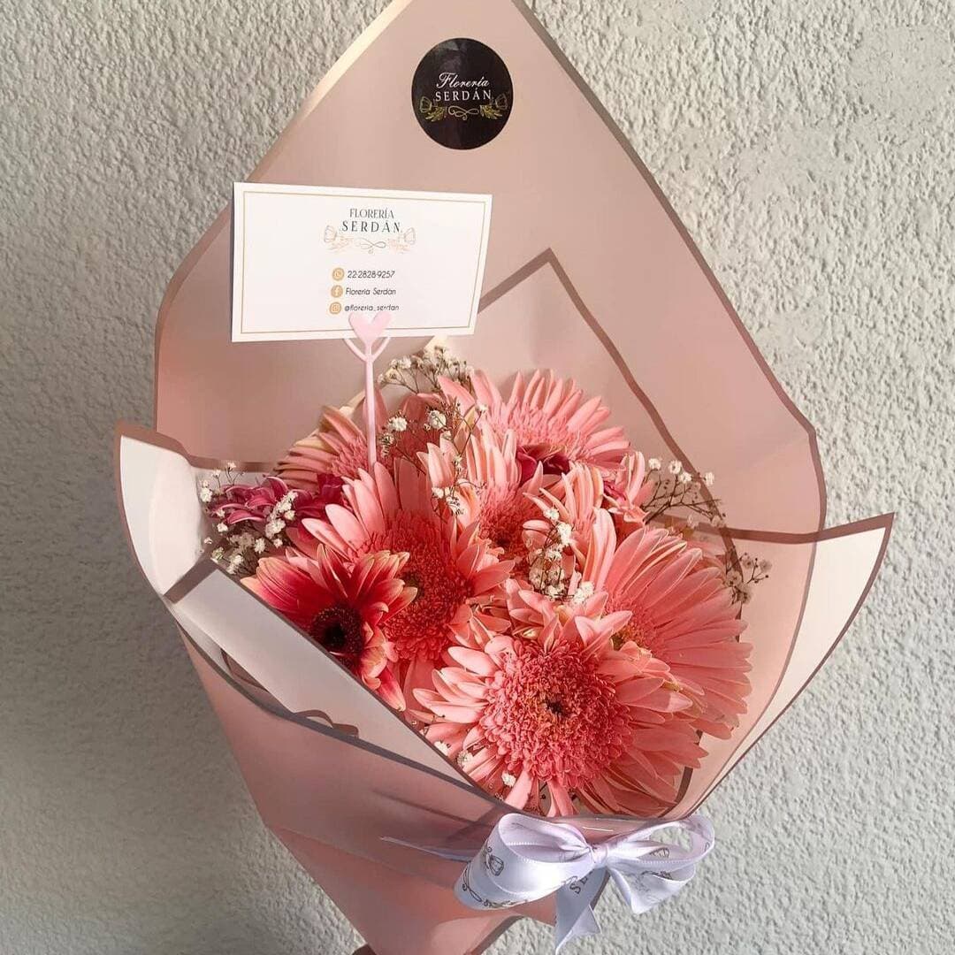 12 Gerberas