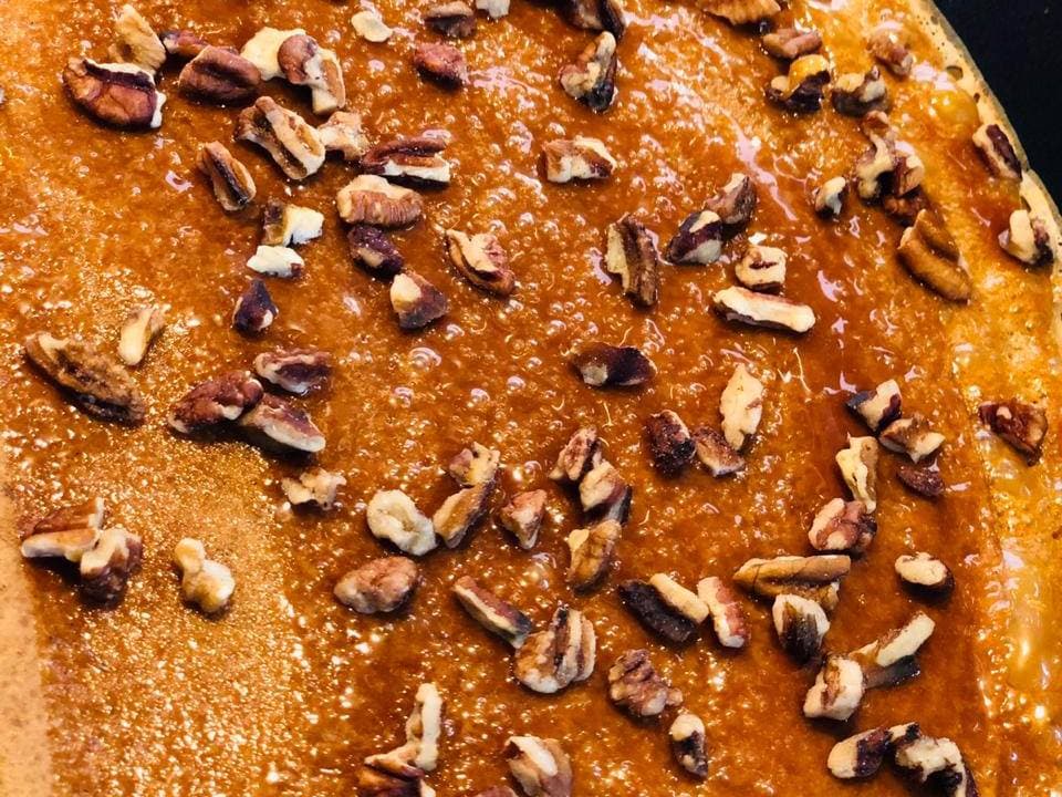Crepa de Cajeta con Nuez Quebrada
