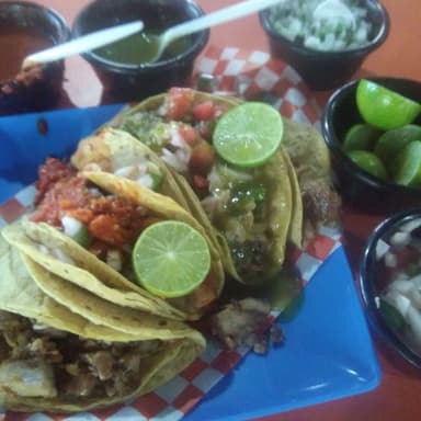 Orden dcuerito 4tcos doble tortilla salsa cilantro