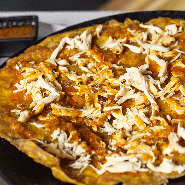 Tostón con Pollo Desmechado