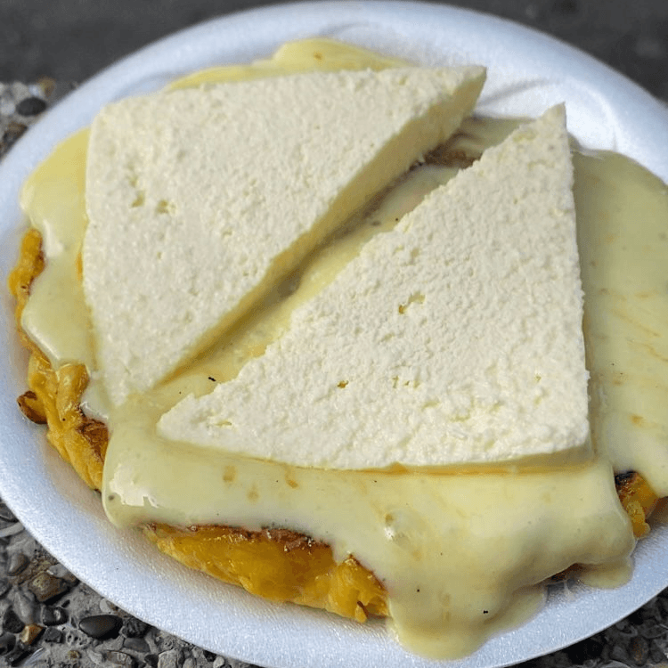 Arepa de platano con queso