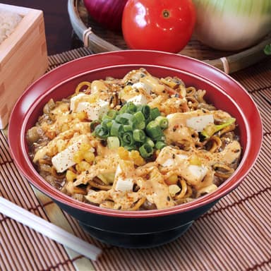Yakiniku Yakisoba con Sriracha y Queso Crema